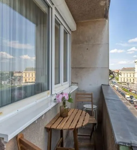 Cozy&stylish At The Eastern Railway St. W Balcony