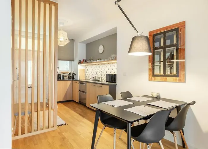 아파트 Cozy&stylish At The Eastern Railway St. W Balcony