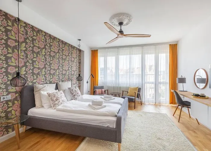 Cozy&stylish At The Eastern Railway St. W Balcony