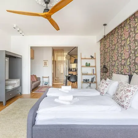 Cozy&stylish At The Eastern Railway St. W Balcony Apartmán *